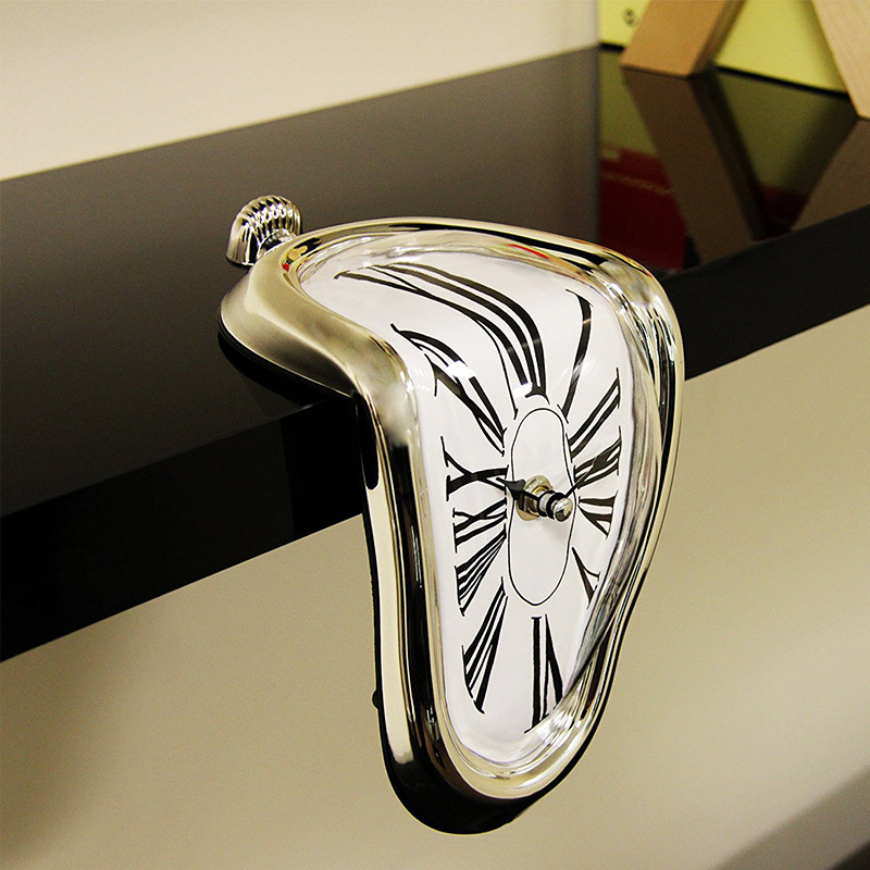 Creative Retro Seat Twisting Melting Table Clock - Image 3
