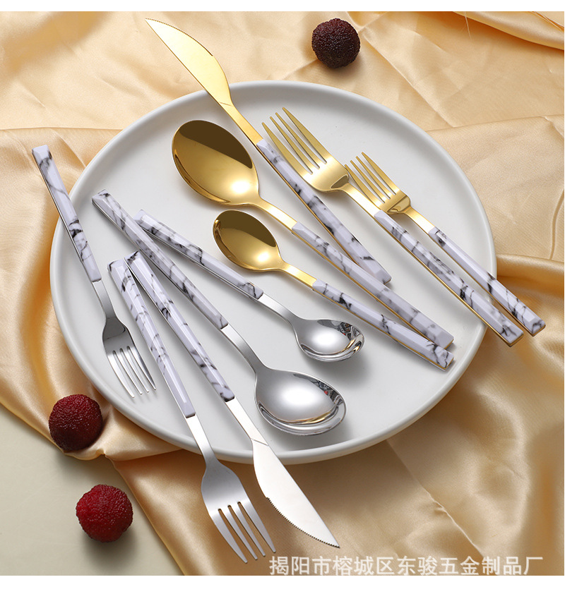 5 Pcs Stainless Steel Imitation Wooden Handle Cutlery Set - Image 4