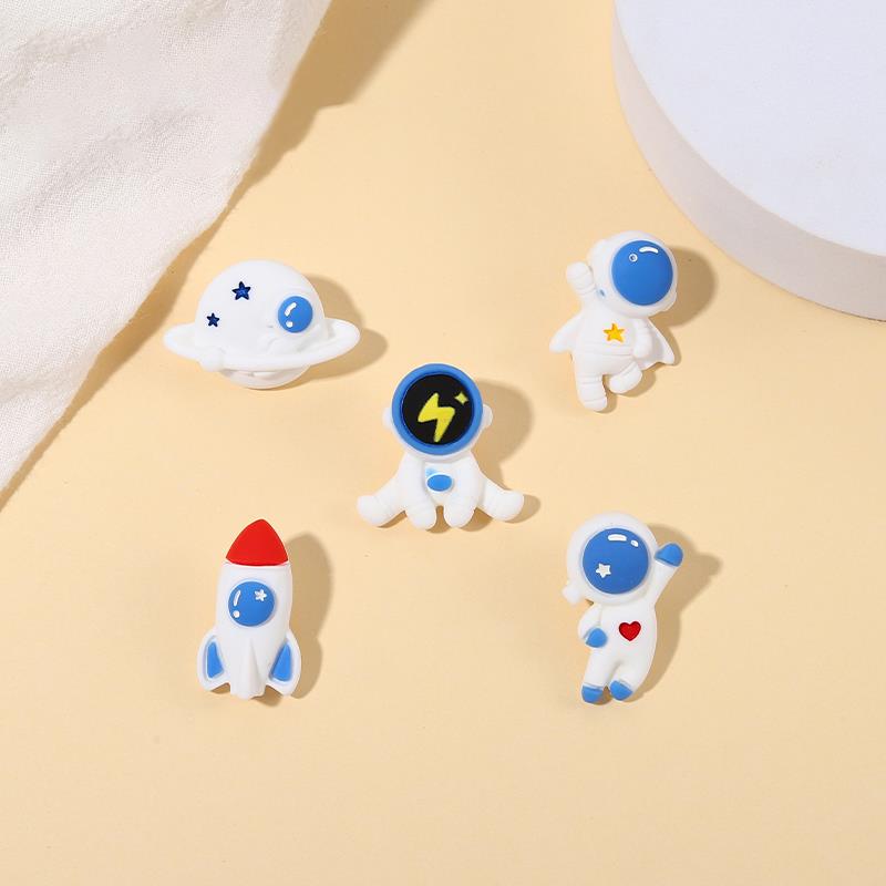 5 PCS/Set Cosmonaut Rocket Astronaut Pins - Image 2
