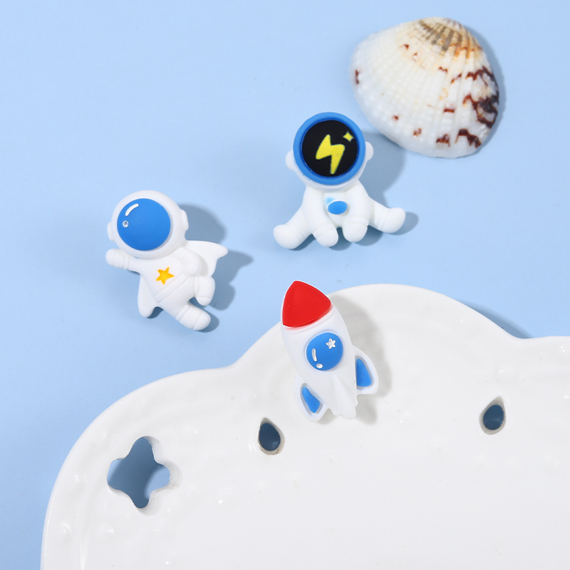 5 PCS/Set Cosmonaut Rocket Astronaut Pins - Image 3