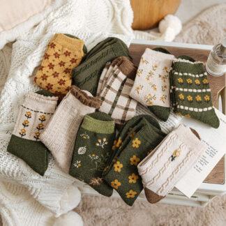 Wool Flower Pattern Sweet Mid-tube Socks
