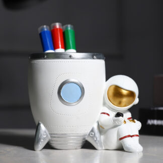 Creative Resin Astronaut Office Desktop Penholder