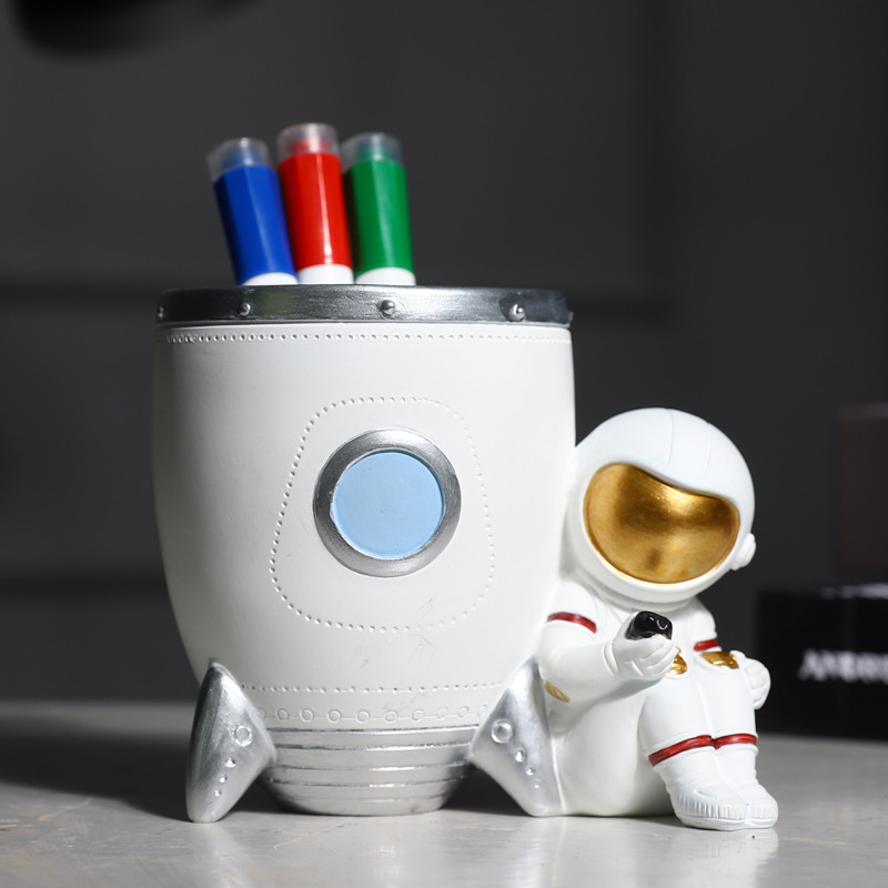 Creative Resin Astronaut Office Desktop Penholder