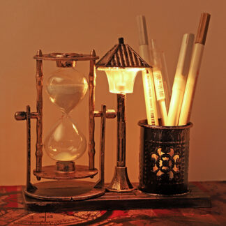 Desk Penholder Creative Retro Hourglass Street Lamp
