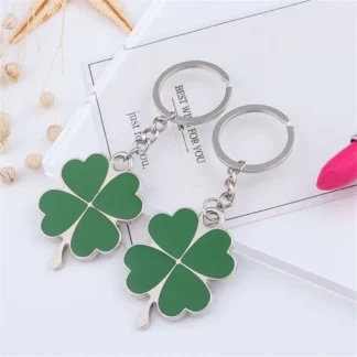 Set 2 Metal Creative Green Four Leaf Clover Keychains