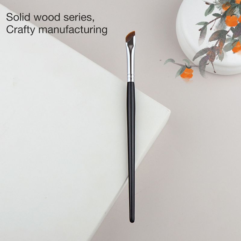 New Sickle Eyeliner Brush - Image 6