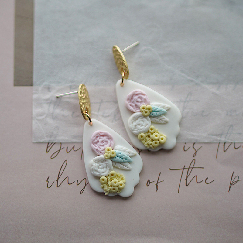 Delicate Pattern Vintage Cluster Flowers Clay Earrings - Image 3