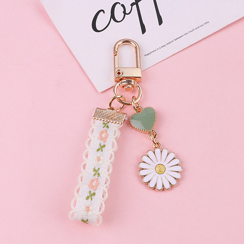 Small Daisy Flower Keychain