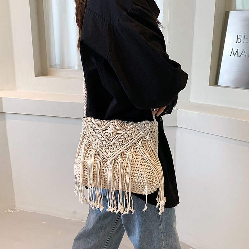 Fashion Casual Straw Bag Hollow Tassel Beach Bag - Image 6