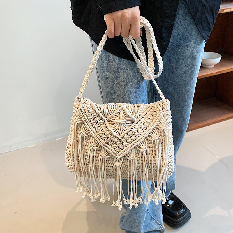 Fashion Casual Straw Bag Hollow Tassel Beach Bag - Image 2