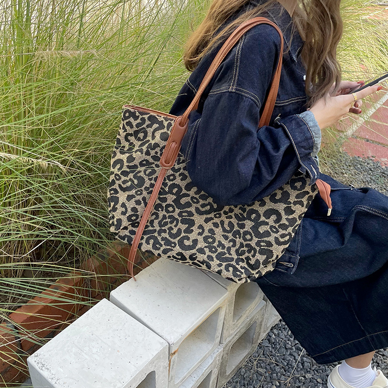 Leopard Women's Handbags Tote Canvas - Image 2