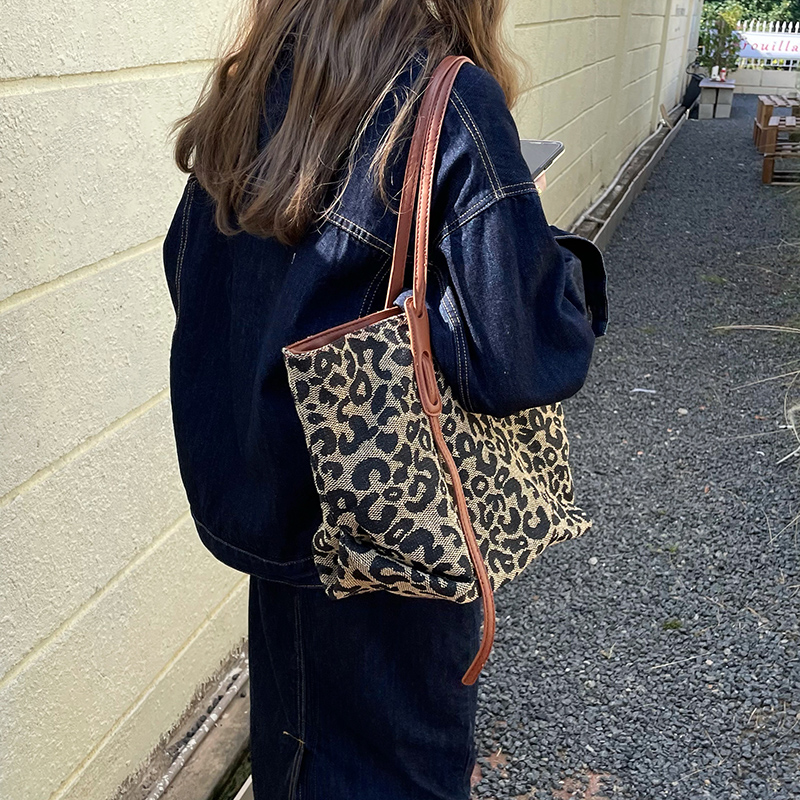 Leopard Women's Handbags Tote Canvas - Image 4