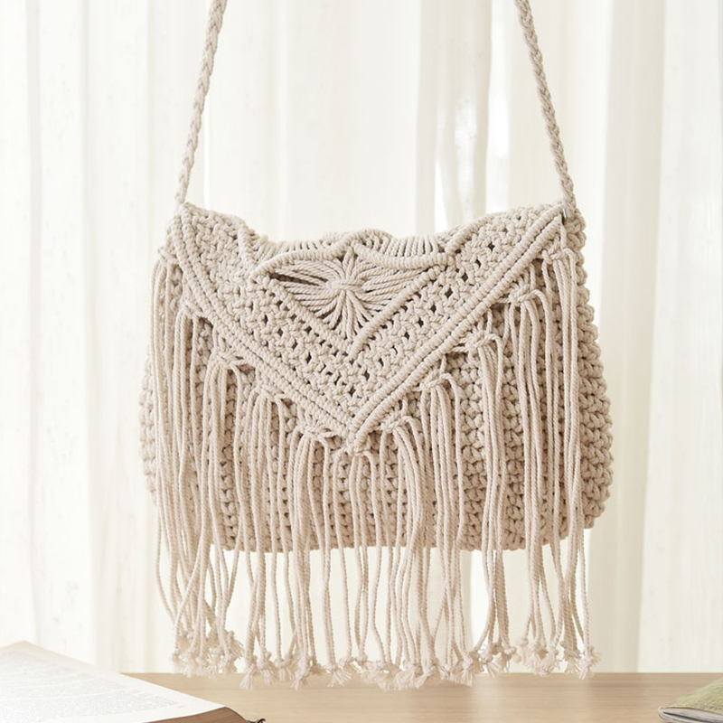 Fashion Casual Straw Bag Hollow Tassel Beach Bag