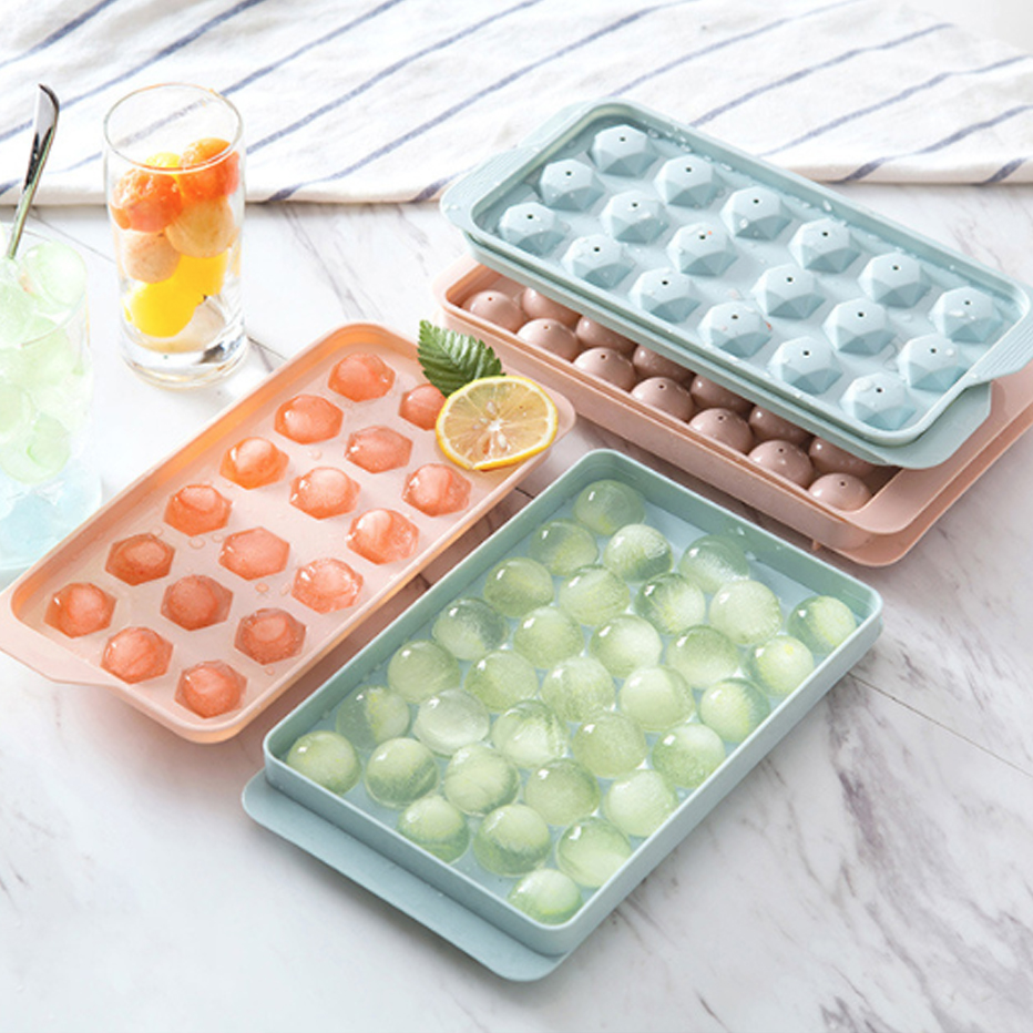 Plastic Diamond Style Ice Mold with Lid - Image 4
