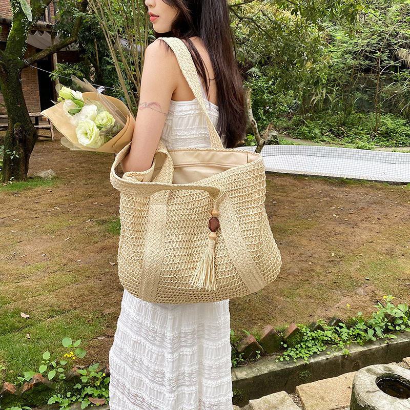 Fashion One-Shoulder Tassel Paper Rope Straw Tote Bag