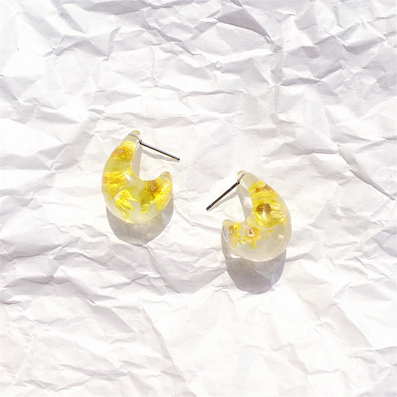 Small Yellow Epoxy ResinDried Flowers Earrings Stud - Image 3