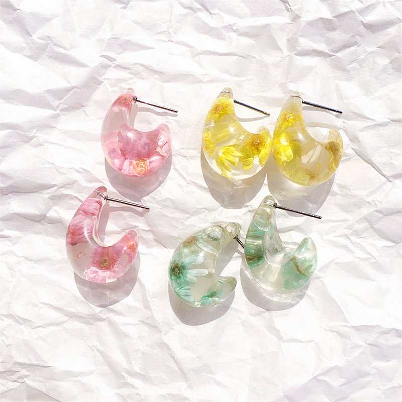 Small Yellow Epoxy ResinDried Flowers Earrings Stud - Image 4