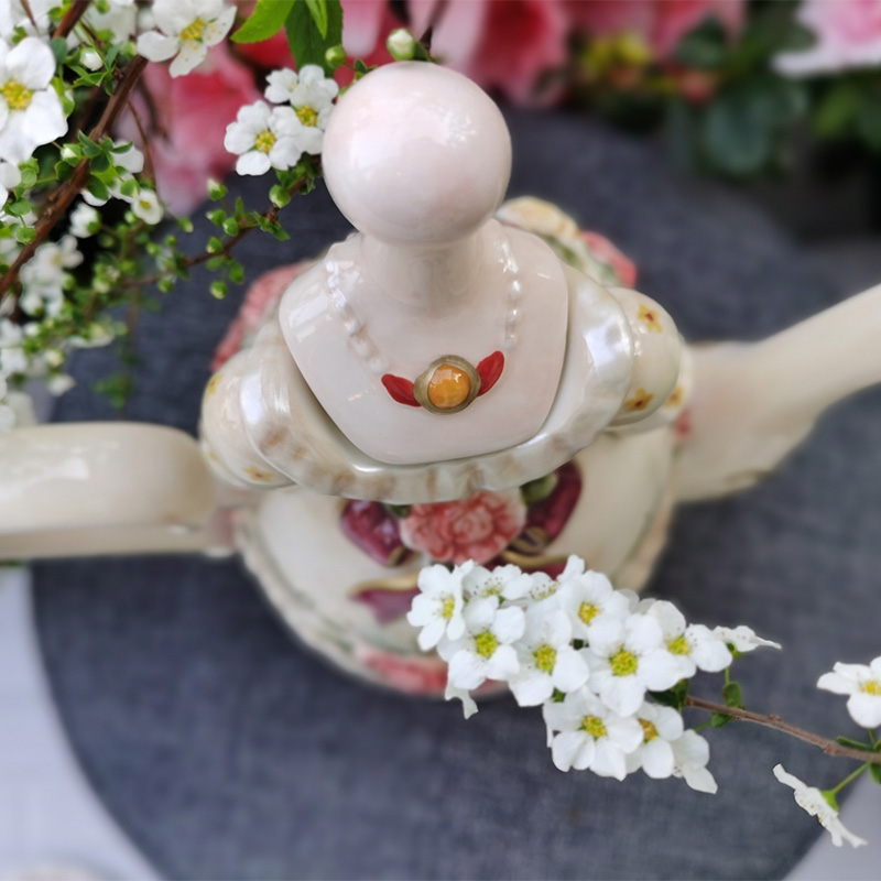 Nobility Beauty Dress Embossed Ceramic Teapot - Image 4