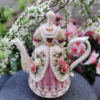 Nobility Beauty Dress Embossed Ceramic Teapot