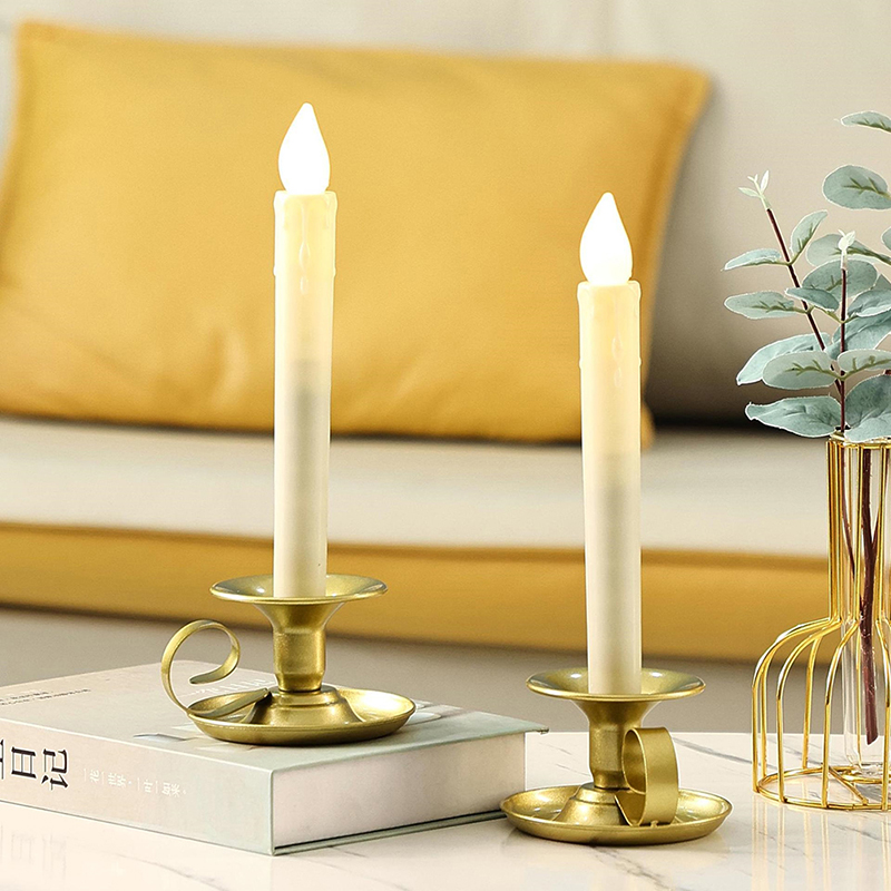 Retro Gold Metal Handheld Candle Holder for Tabletop Decoration - Image 2