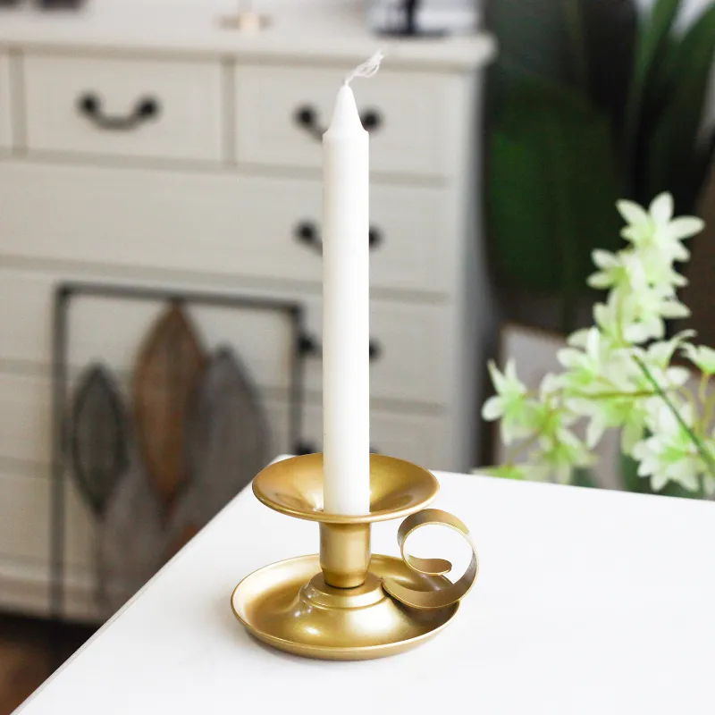 Retro Gold Metal Handheld Candle Holder for Tabletop Decoration