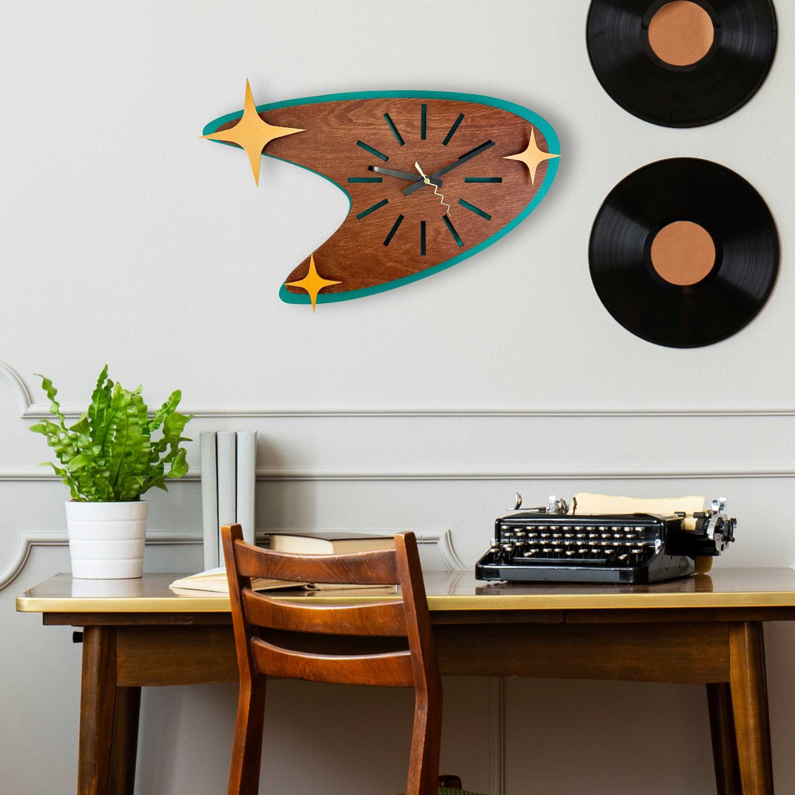 Mid Century Modern Boomerang Clock, Vintage 50s Kitchen Decor - Image 3