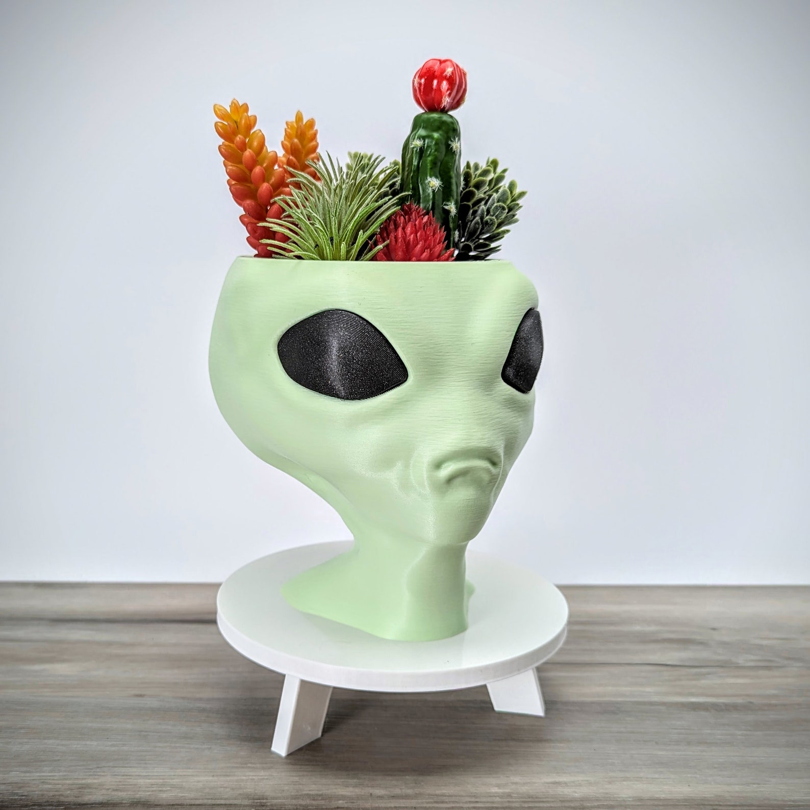 Alien Planter Alien Bust Plant Pot Scifi Indoor Planters - Image 4